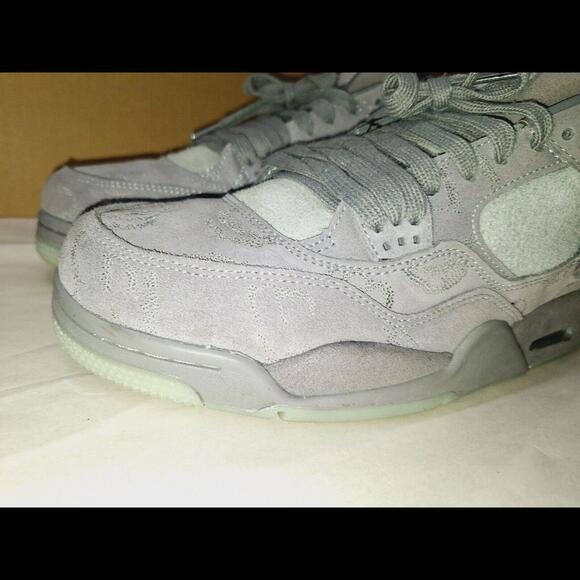 Rare Jordan 4 Retro x KAWS Cool Grey 2017 Size 11 Glow Kicks Sneakers - Picture 10 of 10